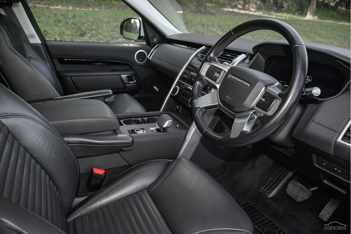 2021 Land Rover Discovery D300 SE Series 5