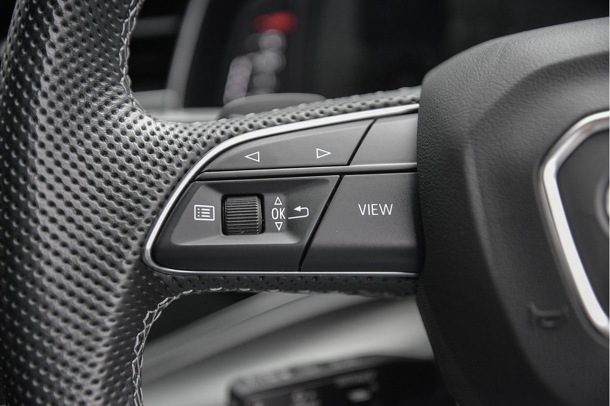 2023 Audi Q7 55 TFSI S line 4M