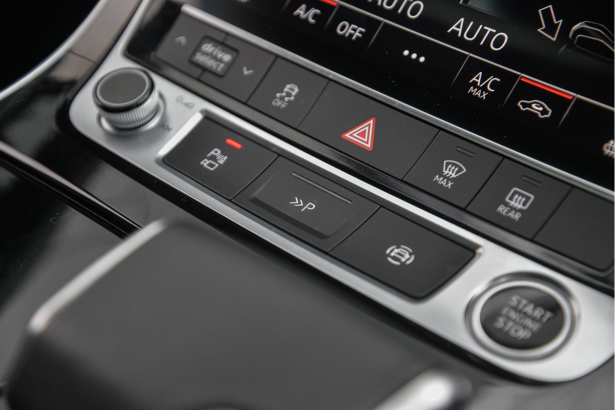 2023 Audi Q7 55 TFSI S line 4M