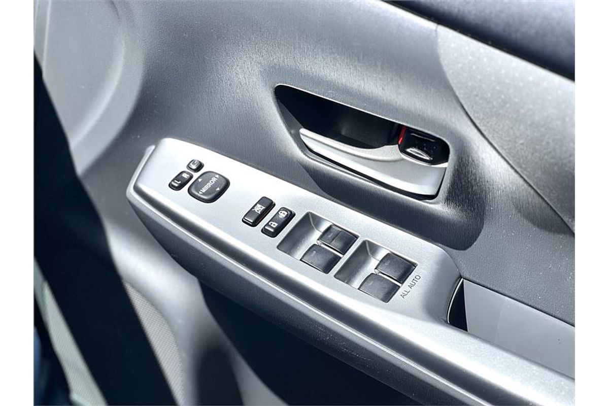 2012 Toyota Prius Alpha Welcab ZVW41