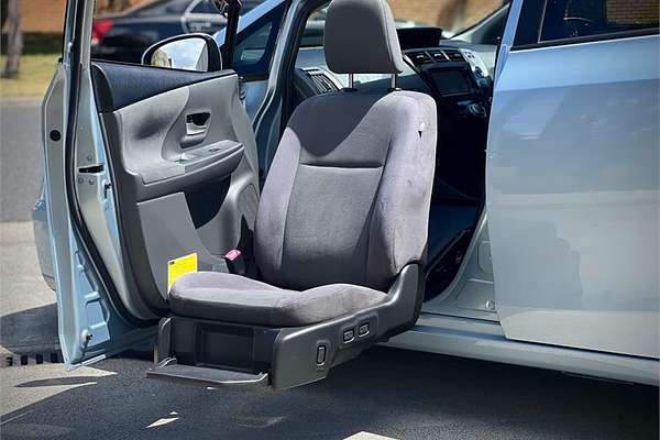 2012 Toyota Prius Alpha Welcab ZVW41