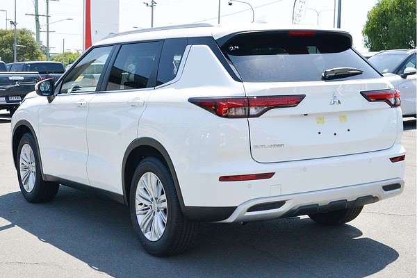 2024 Mitsubishi Outlander LS ZM