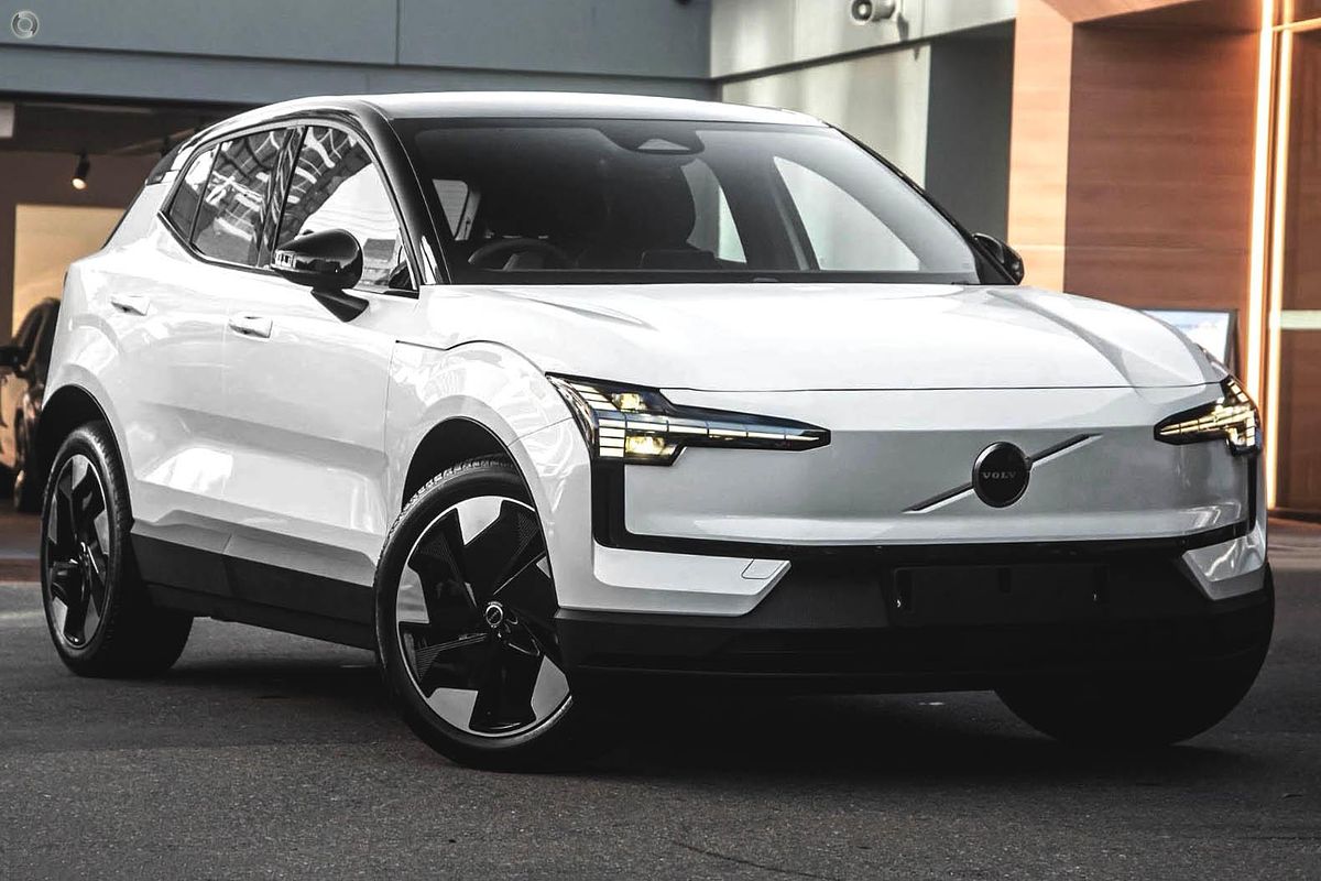 2024 Volvo EX30 Single Motor Extended Range Plus
