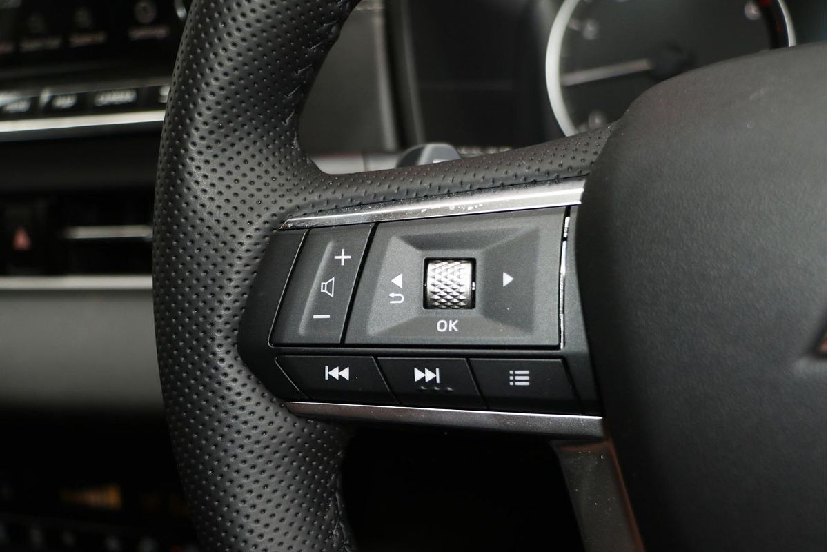 2024 Mitsubishi Outlander LS ZM
