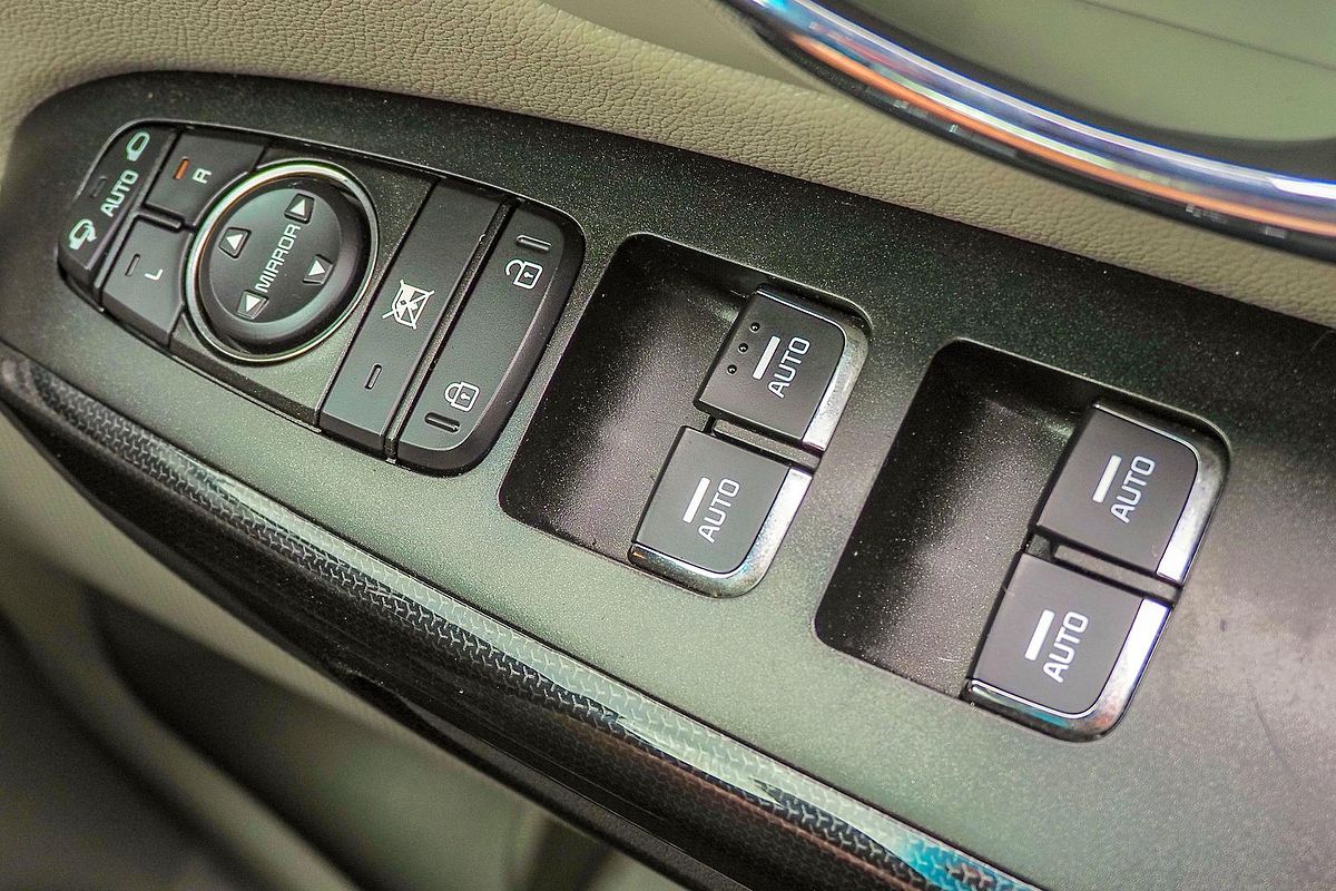 2017 Kia Carnival SLi YP