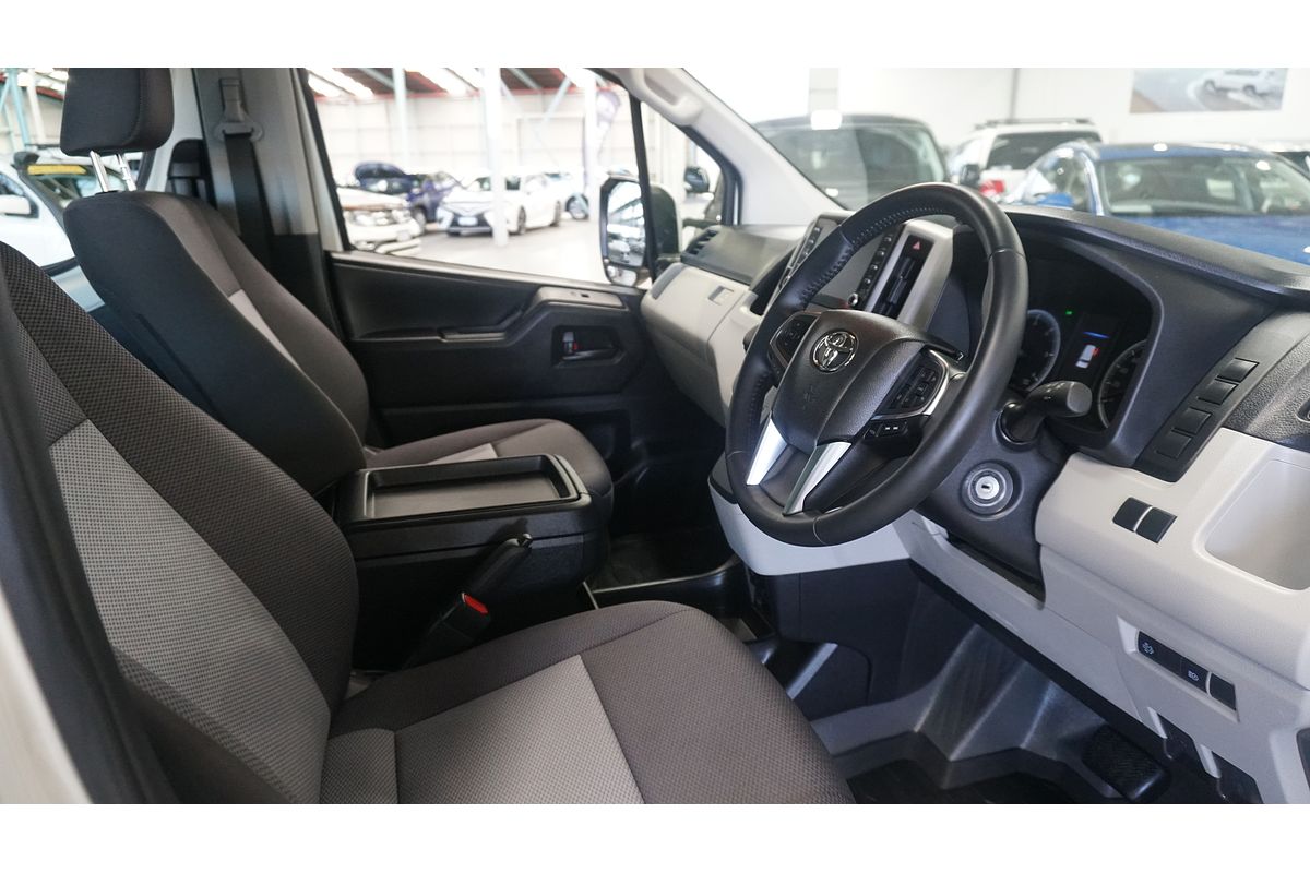 2022 Toyota Hiace Commuter GDH322R