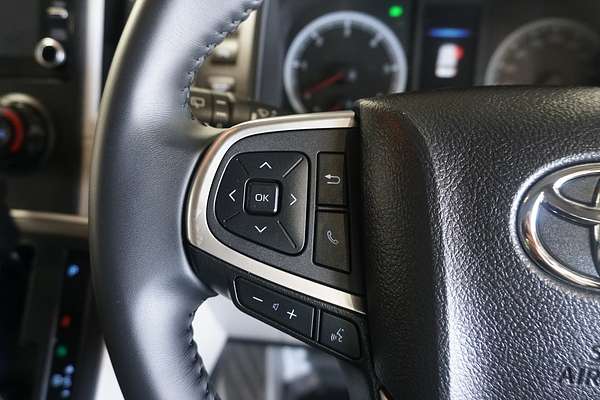 2022 Toyota Hiace Commuter GDH322R