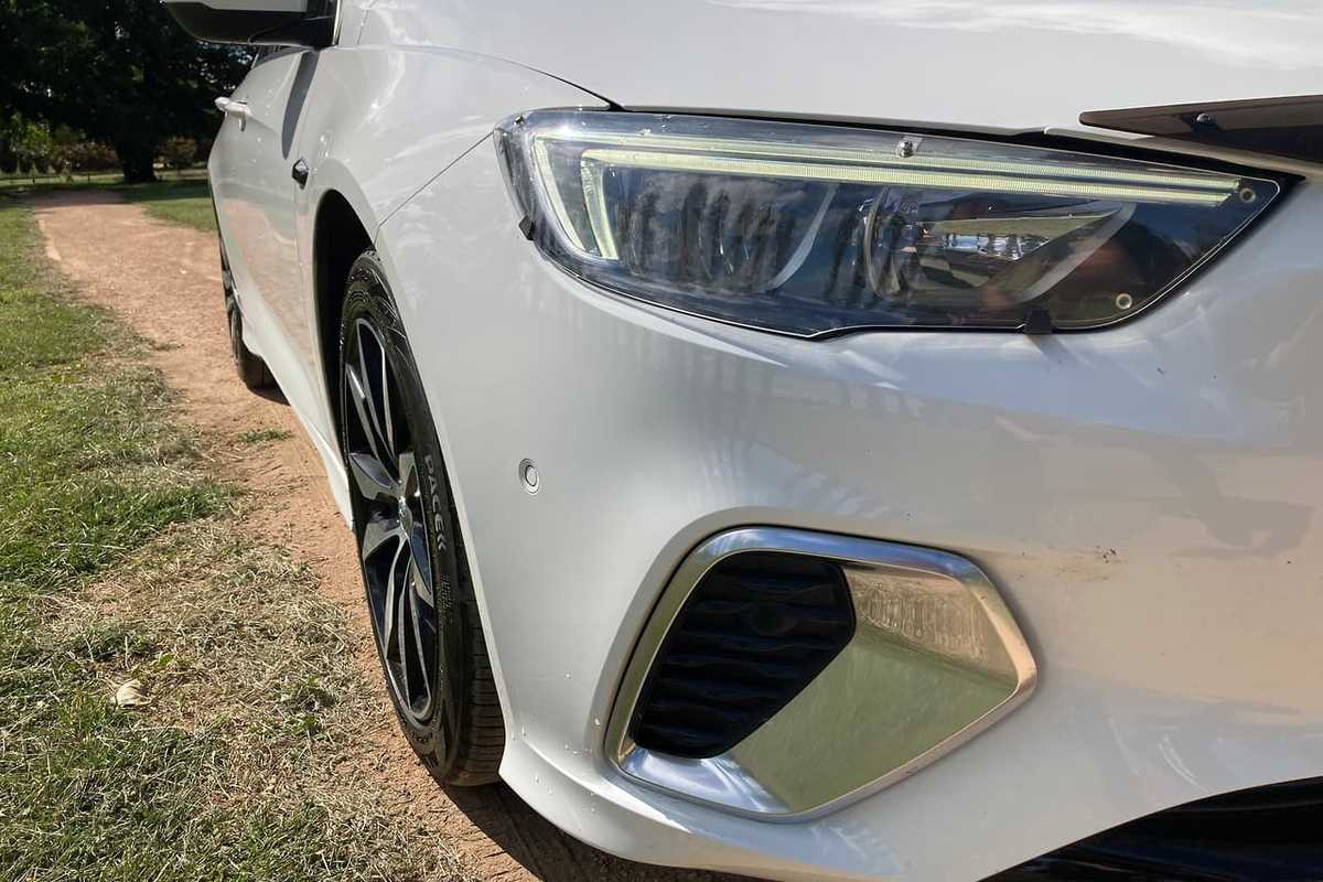 2018 Holden COMMODORE RS ZB
