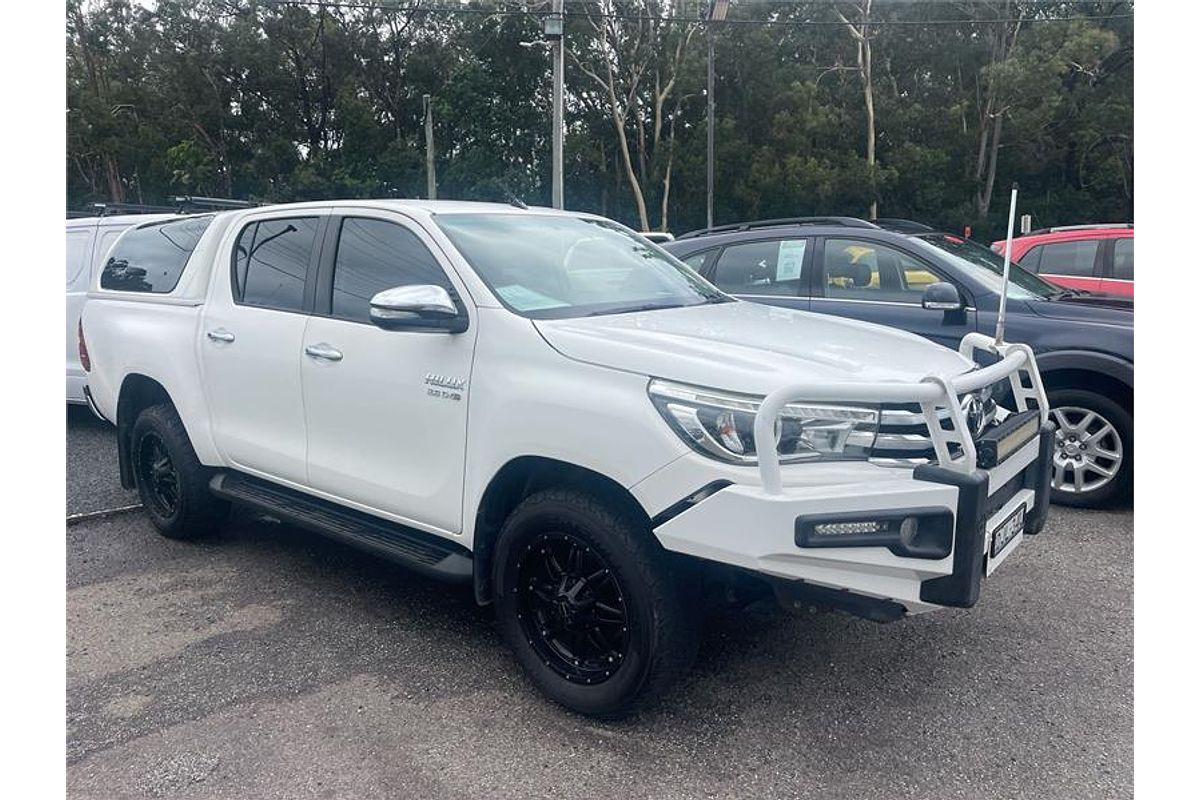 2016 Toyota HILUX SR5 (4x4) GUN126R