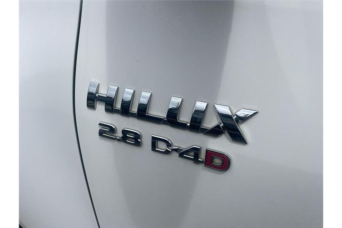 2016 Toyota HILUX SR5 (4x4) GUN126R