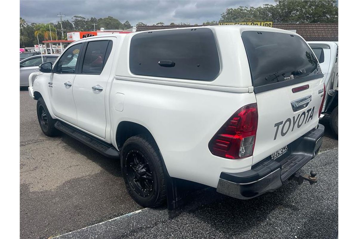 2016 Toyota HILUX SR5 (4x4) GUN126R