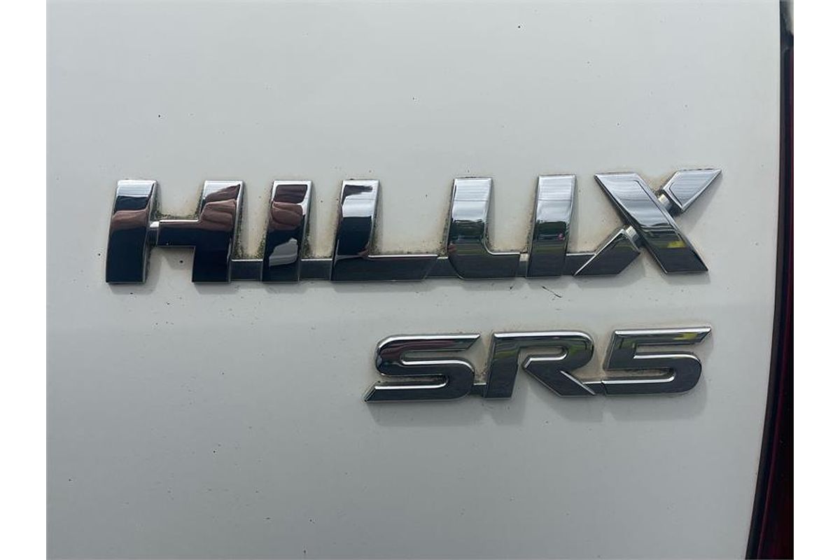 2016 Toyota HILUX SR5 (4x4) GUN126R