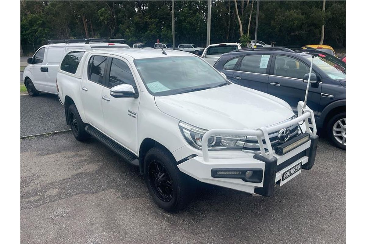 2016 Toyota HILUX SR5 (4x4) GUN126R