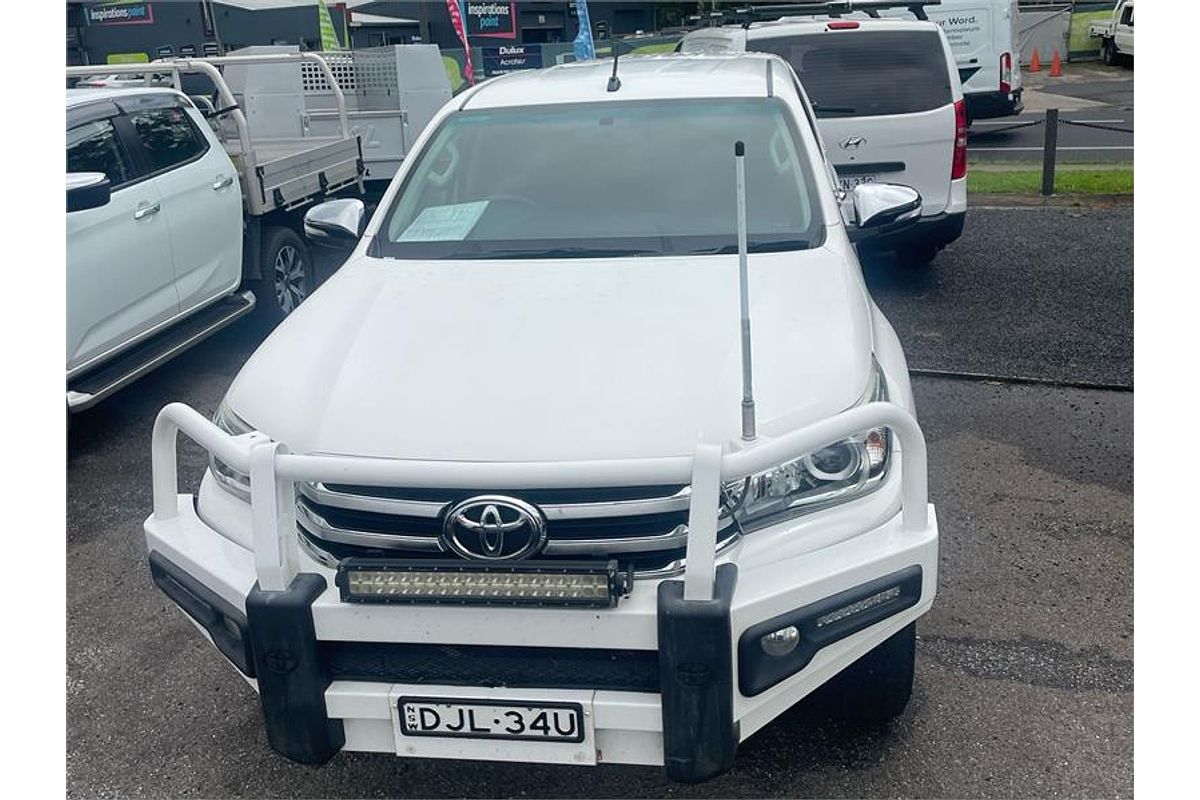 2016 Toyota HILUX SR5 (4x4) GUN126R