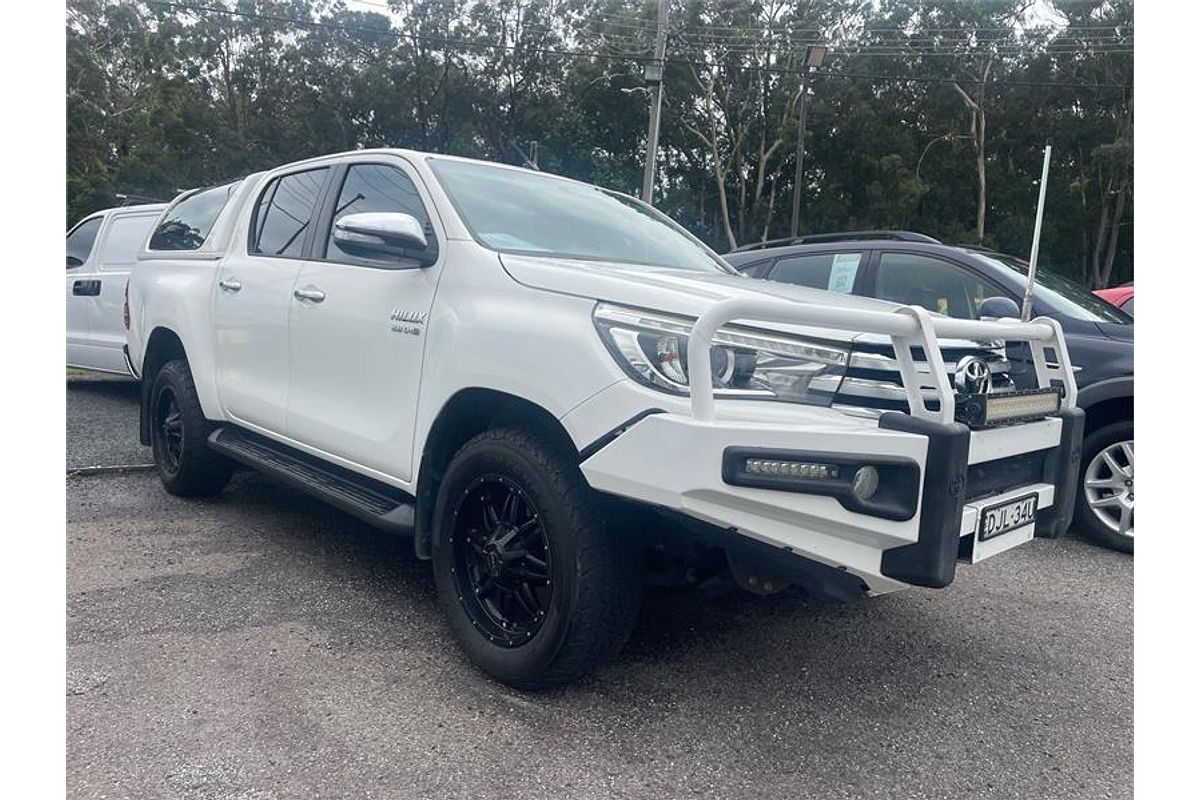 2016 Toyota HILUX SR5 (4x4) GUN126R