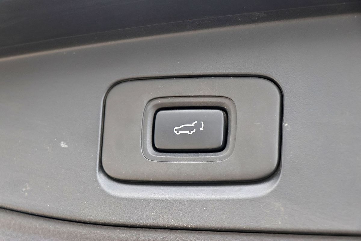2022 Isuzu MU-X LS-U