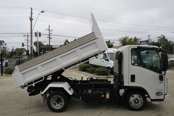 2016 Isuzu N Series NLR 45-150