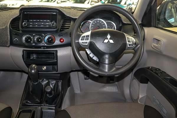 2015 Mitsubishi Triton GLX MN 4X4