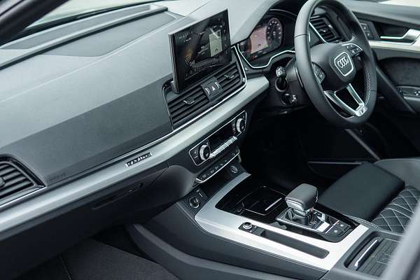 2024 Audi Q5 45 TFSI S Line FY