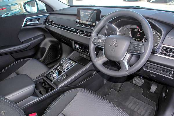 2024 Mitsubishi Outlander ES ZM