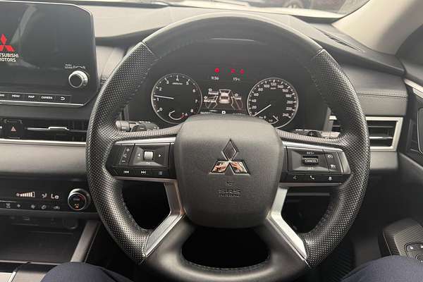 2022 Mitsubishi Outlander LS ZM