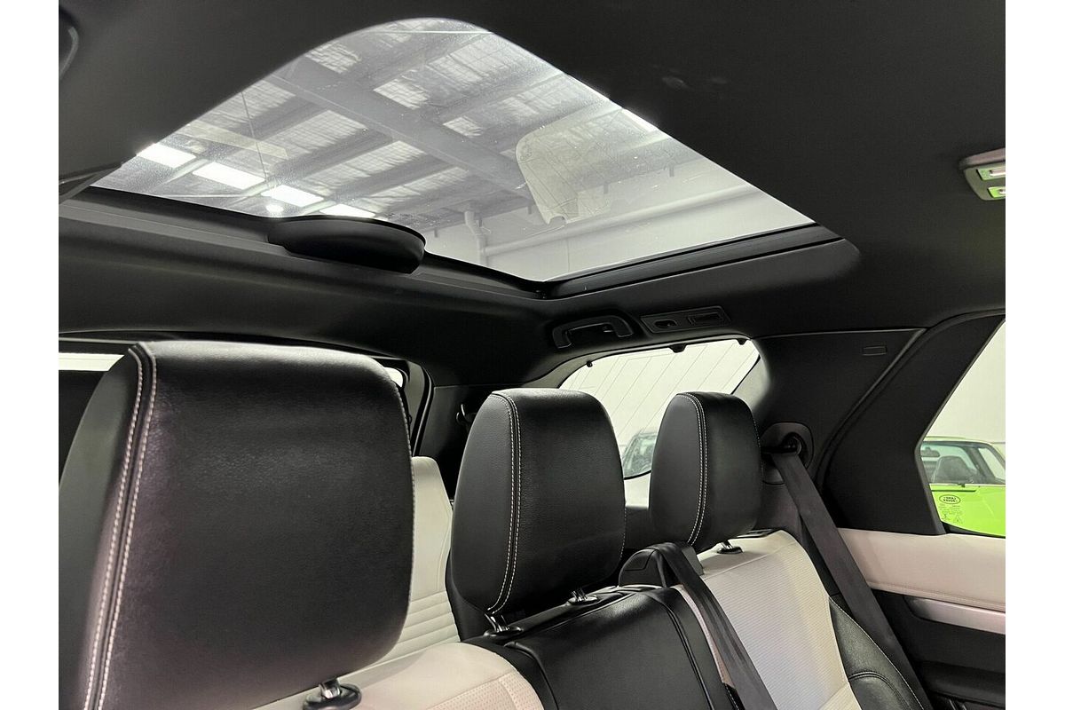 2021 Land Rover Discovery D300 R-Dynamic SE Series 5