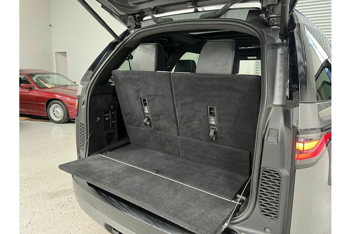 2021 Land Rover Discovery D300 R-Dynamic SE Series 5