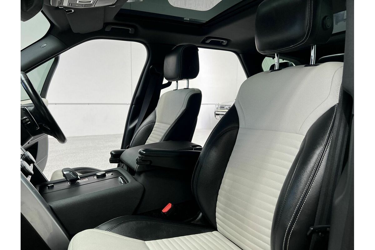 2021 Land Rover Discovery D300 R-Dynamic SE Series 5