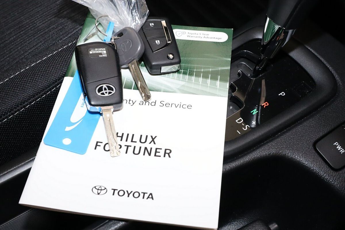 2024 Toyota Hilux SR GUN126R 4X4
