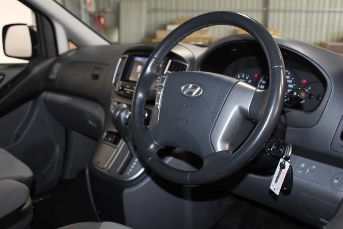 2016 Hyundai IMAX TQ3-W Series II