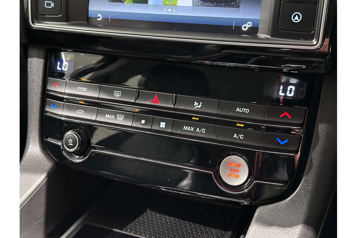 2018 Jaguar F-PACE 25t Prestige X761