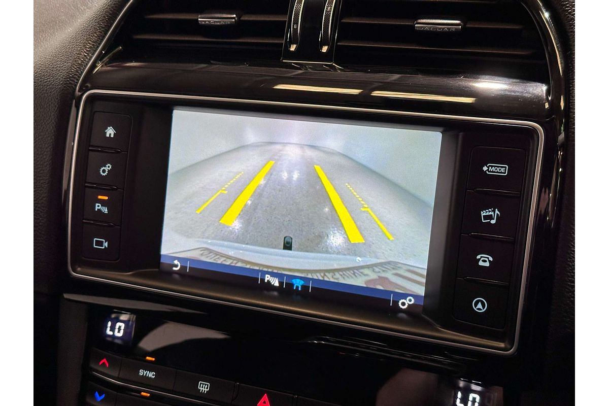 2018 Jaguar F-PACE 25t Prestige X761