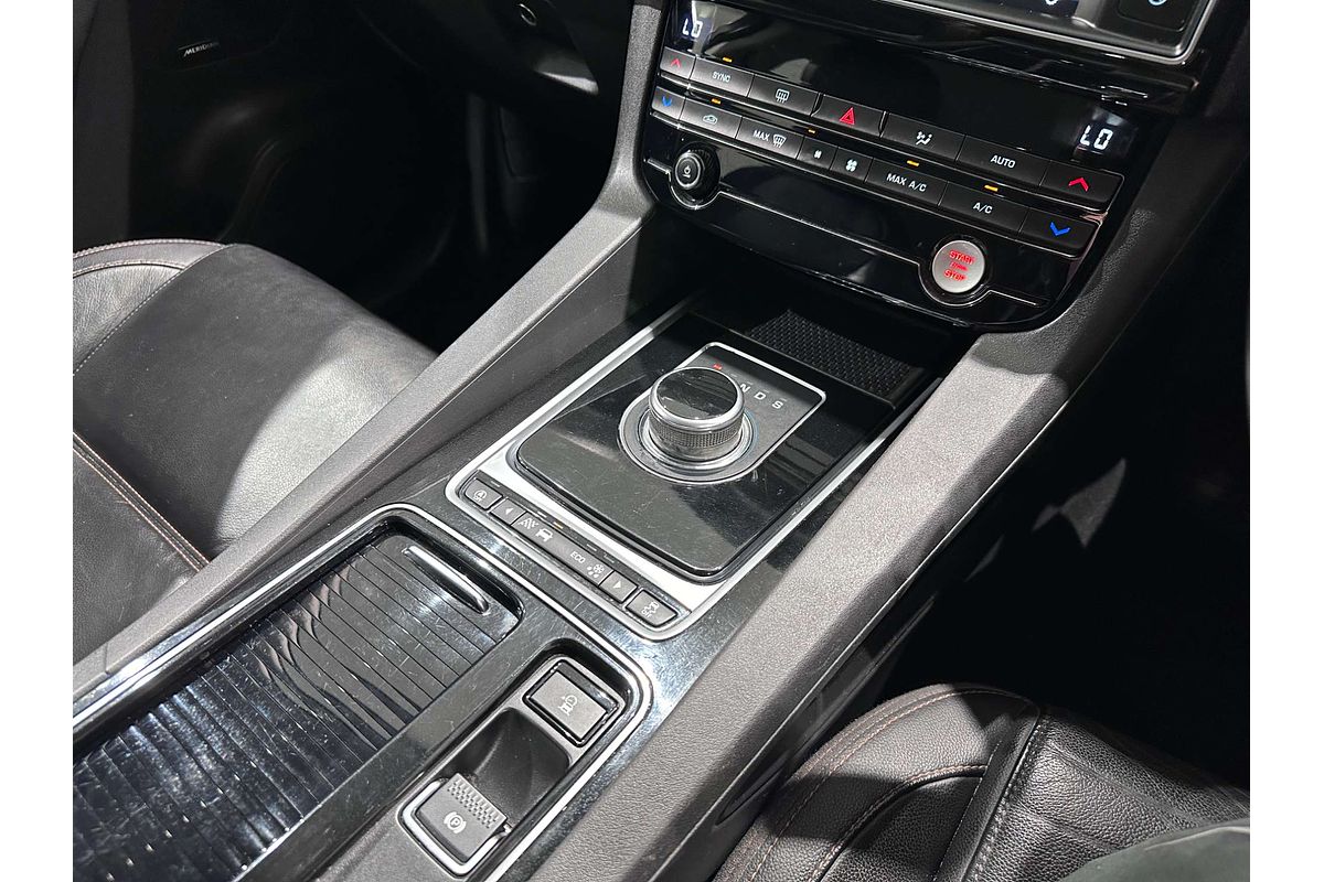 2018 Jaguar F-PACE 25t Prestige X761