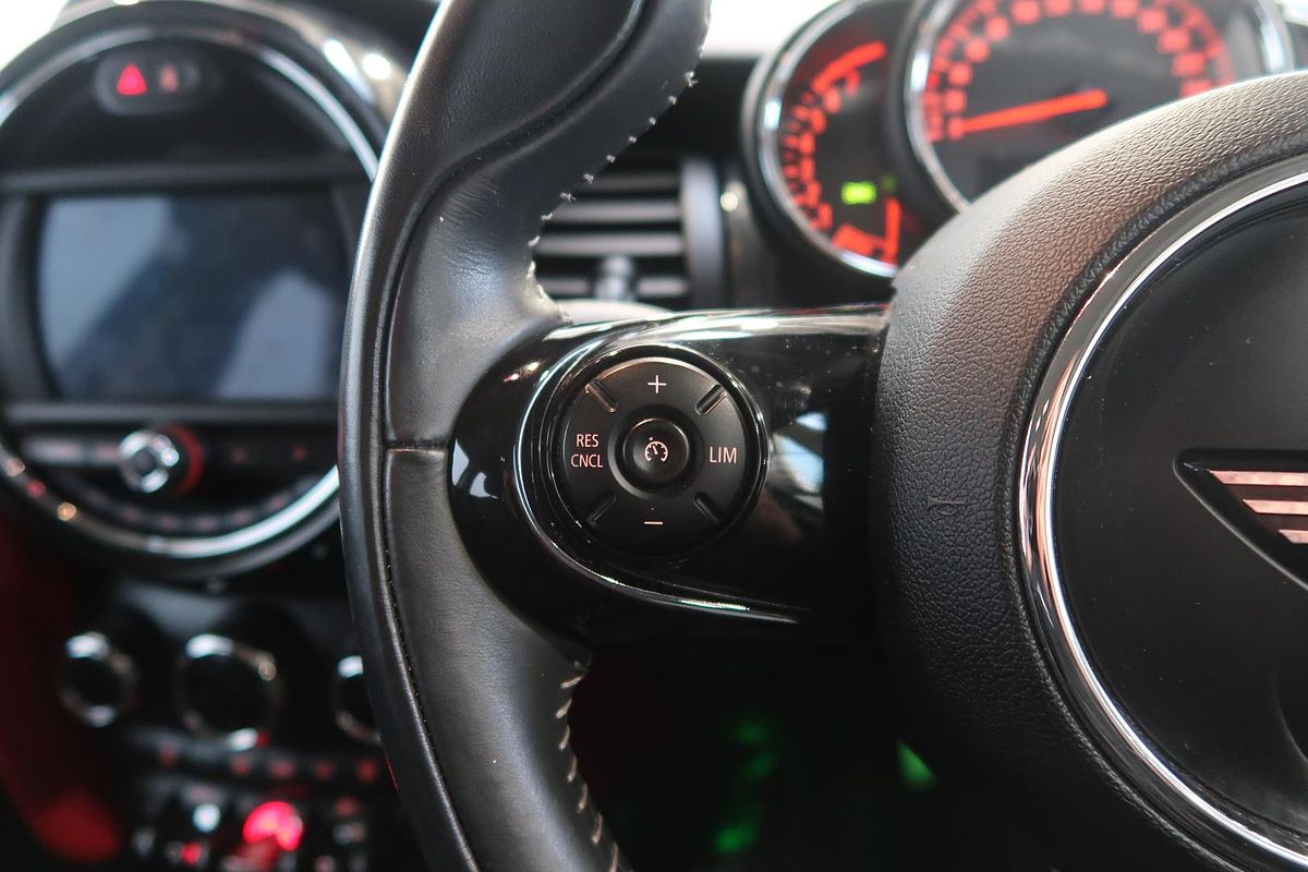 2018 MINI Hatch Cooper F55 LCI