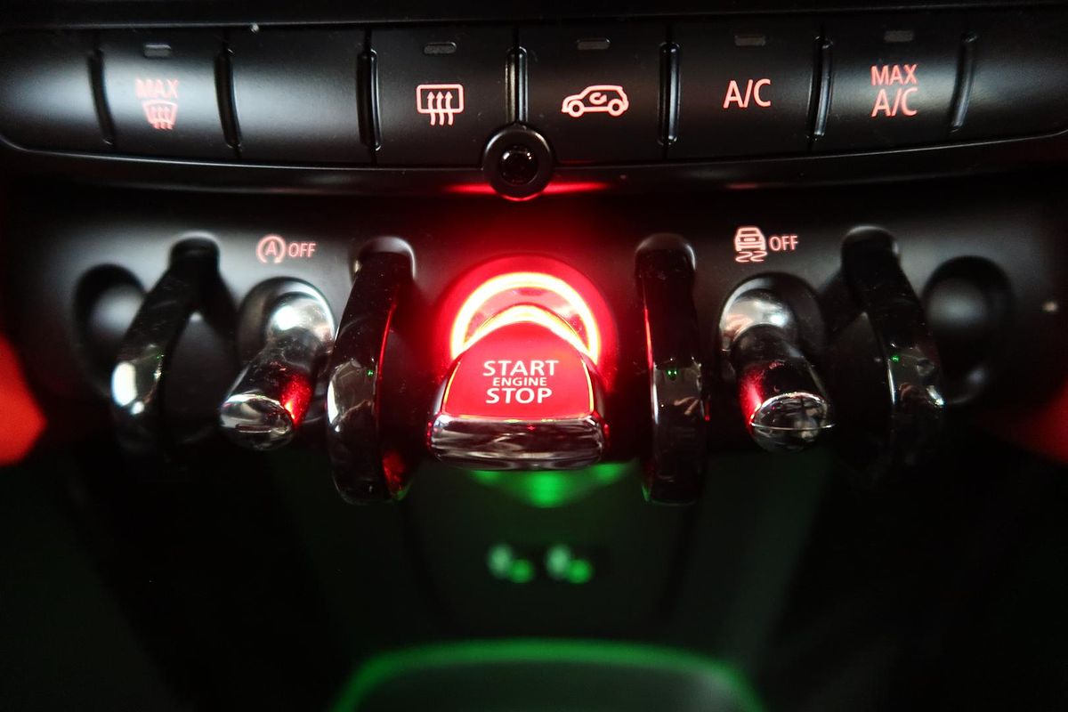 2018 MINI Hatch Cooper F55 LCI