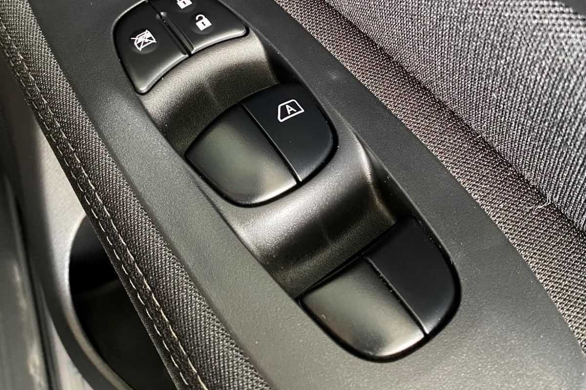 2017 Nissan PATHFINDER ST R52 Series II