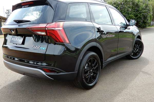 2024 Mahindra XUV700 Black Edition MY25
