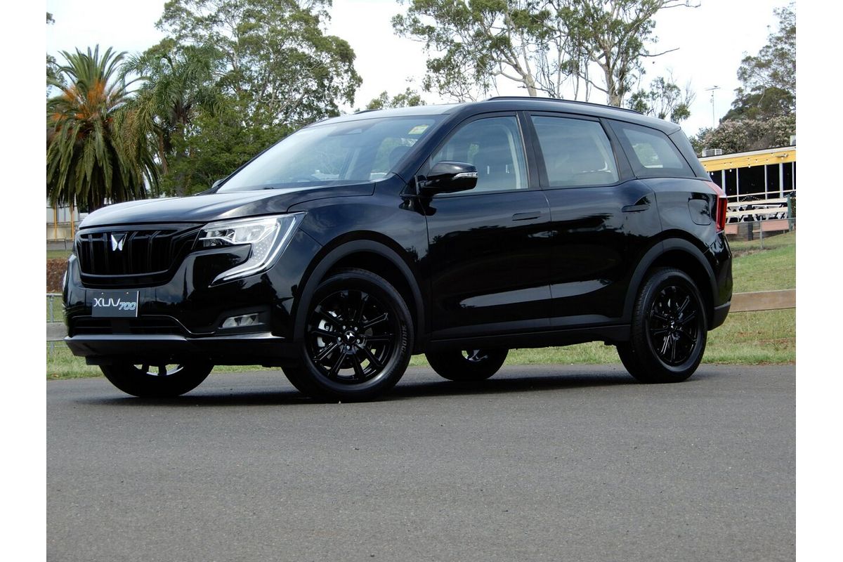 2024 Mahindra XUV700 Black Edition MY25