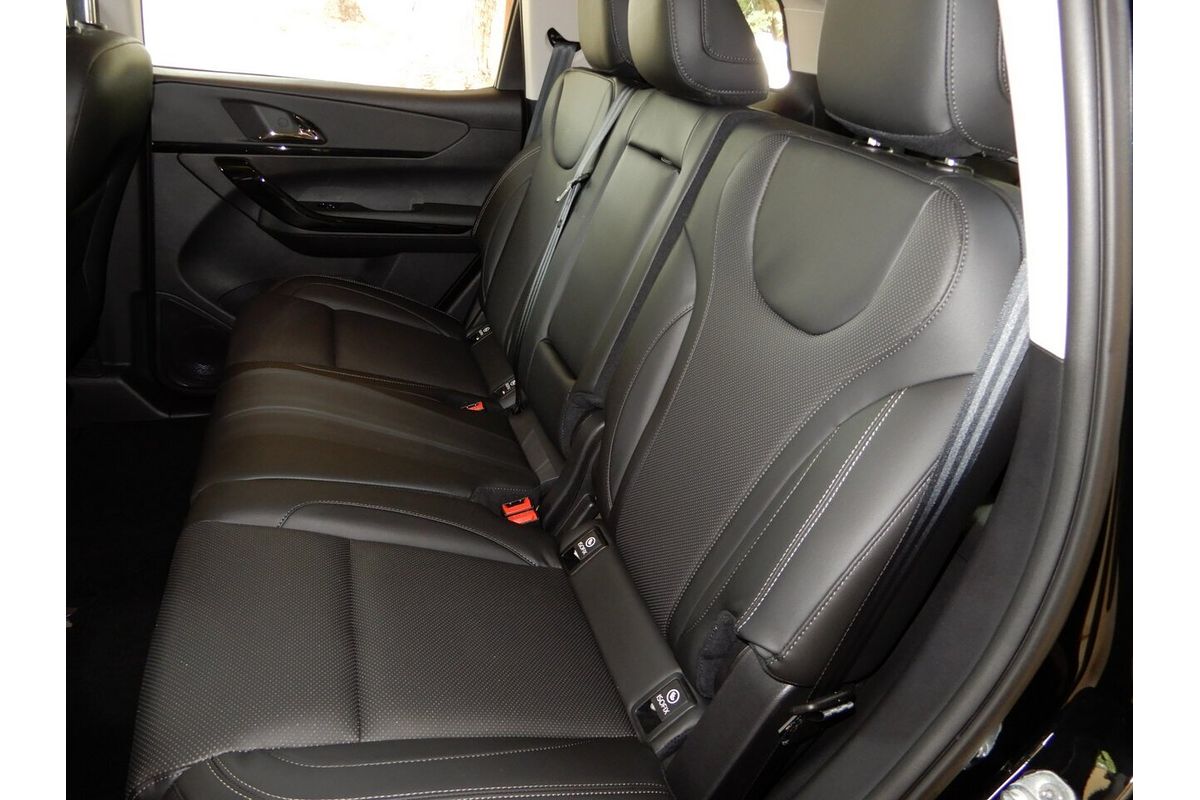 2024 Mahindra XUV700 Black Edition MY25