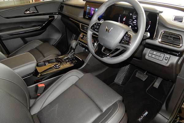 2024 Mahindra XUV700 Black Edition MY25