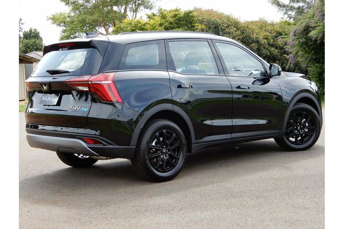 2024 Mahindra XUV700 Black Edition MY25