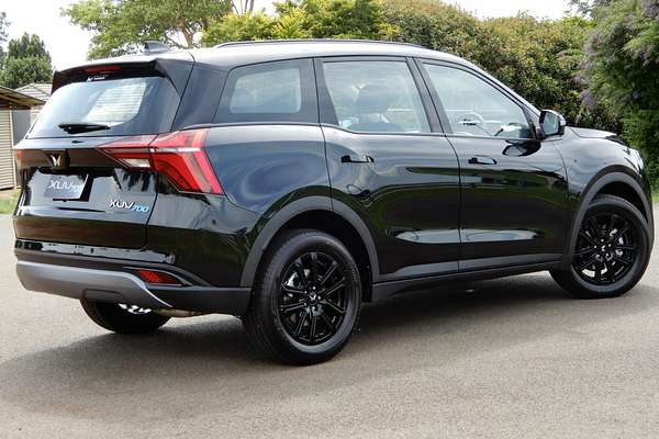 2024 Mahindra XUV700 Black Edition MY25