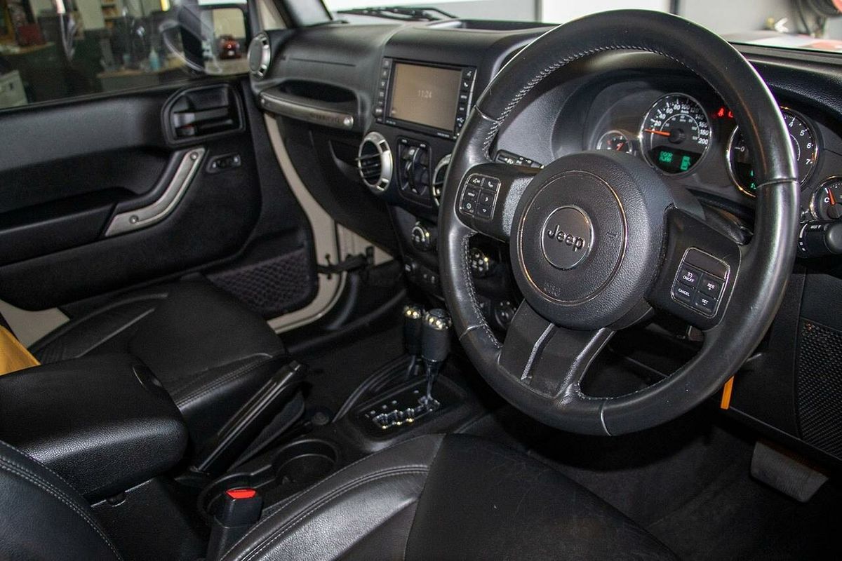 2017 Jeep Wrangler Unlimited Overland JK
