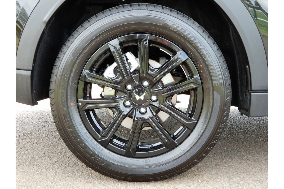 2024 Mahindra XUV700 Black Edition MY25