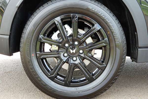 2024 Mahindra XUV700 Black Edition MY25