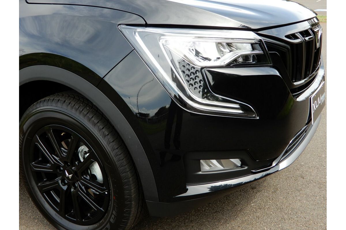 2024 Mahindra XUV700 Black Edition MY25