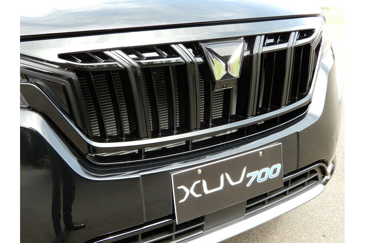 2024 Mahindra XUV700 Black Edition MY25