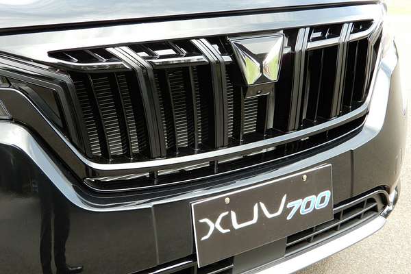 2024 Mahindra XUV700 Black Edition MY25