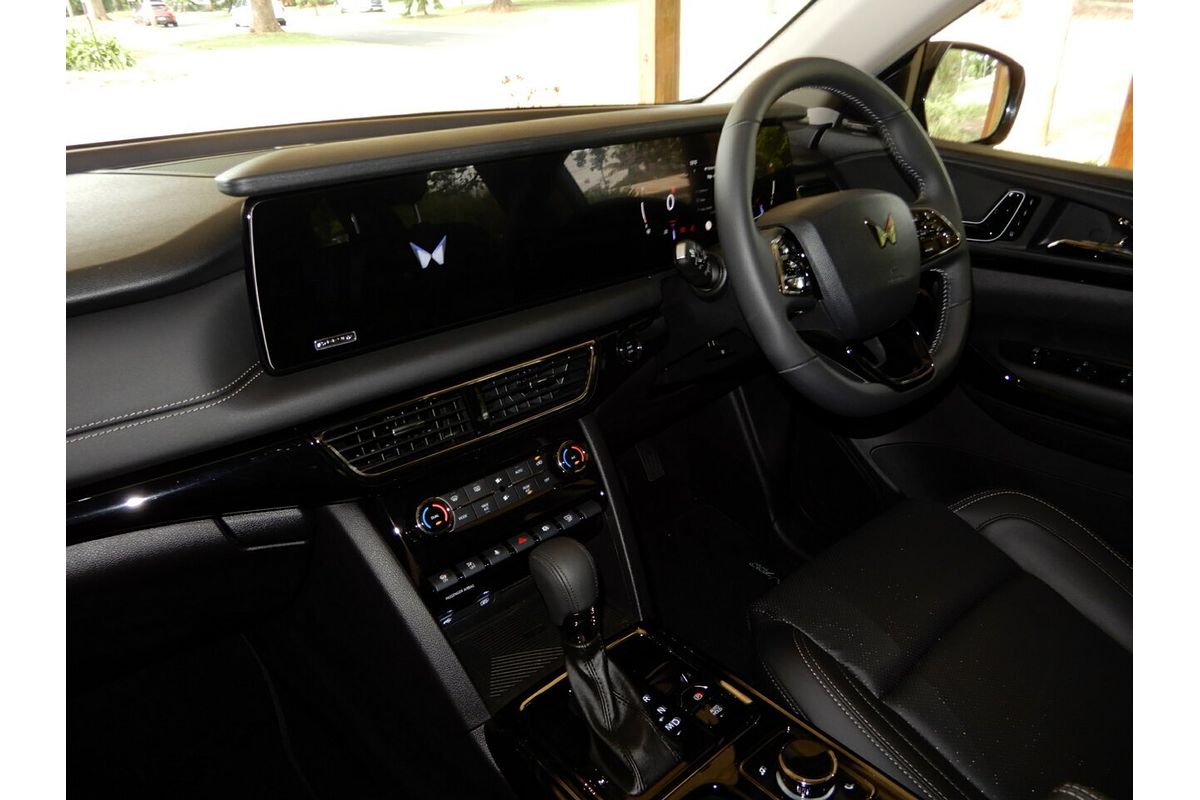 2024 Mahindra XUV700 Black Edition MY25