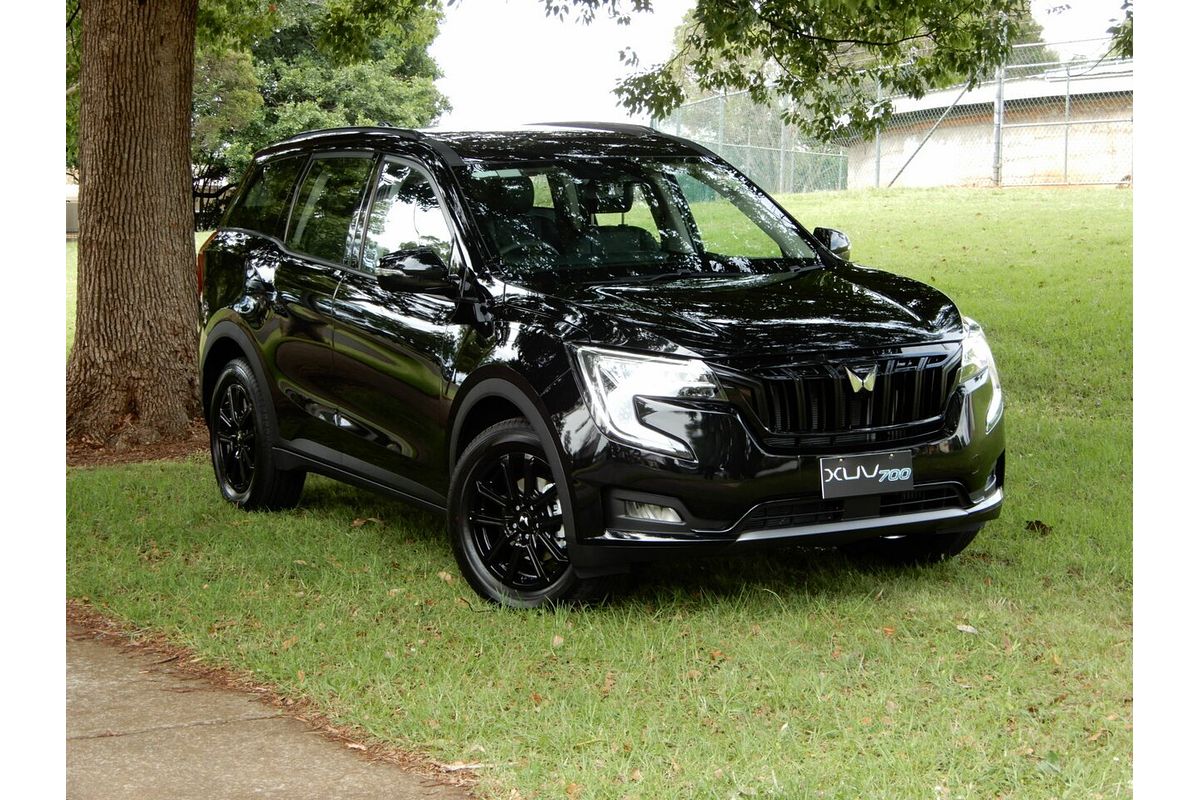 2024 Mahindra XUV700 Black Edition MY25